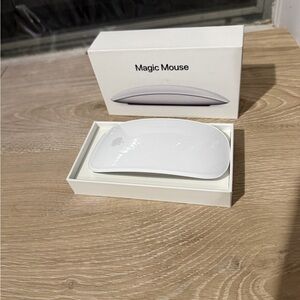 Apple Magic Mouse - Lightning Charger